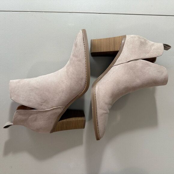 UNIVERSAL THREAD Faux Suede Booties Heeled Boots 3.5” Heel Taupe Size 11 - Picture 4 of 9